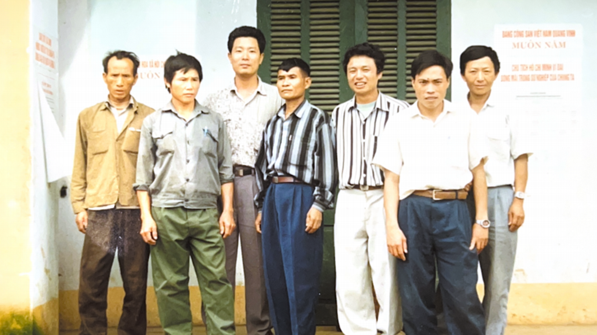 Thầy Wong trong những lần đi tìm vùng chè cổ thụ tại Hà Giang